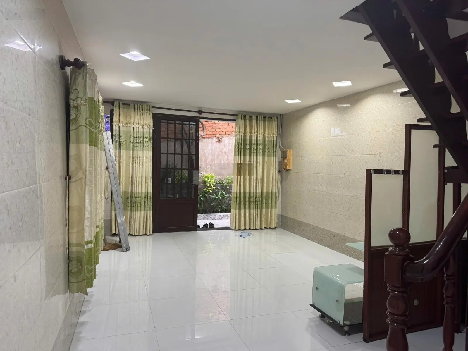 Nhà 2 tầng BTCT đẹp ngay gần Cân Nhơn Hòa, Vạn Phúc, SHR hoàn công, chỉ hơn 4 tỷ