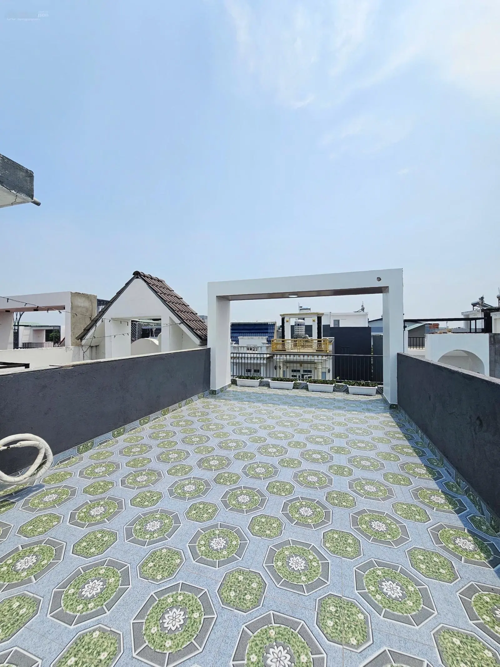 Nhà hoàn công, cách DT743 chỉ 200m