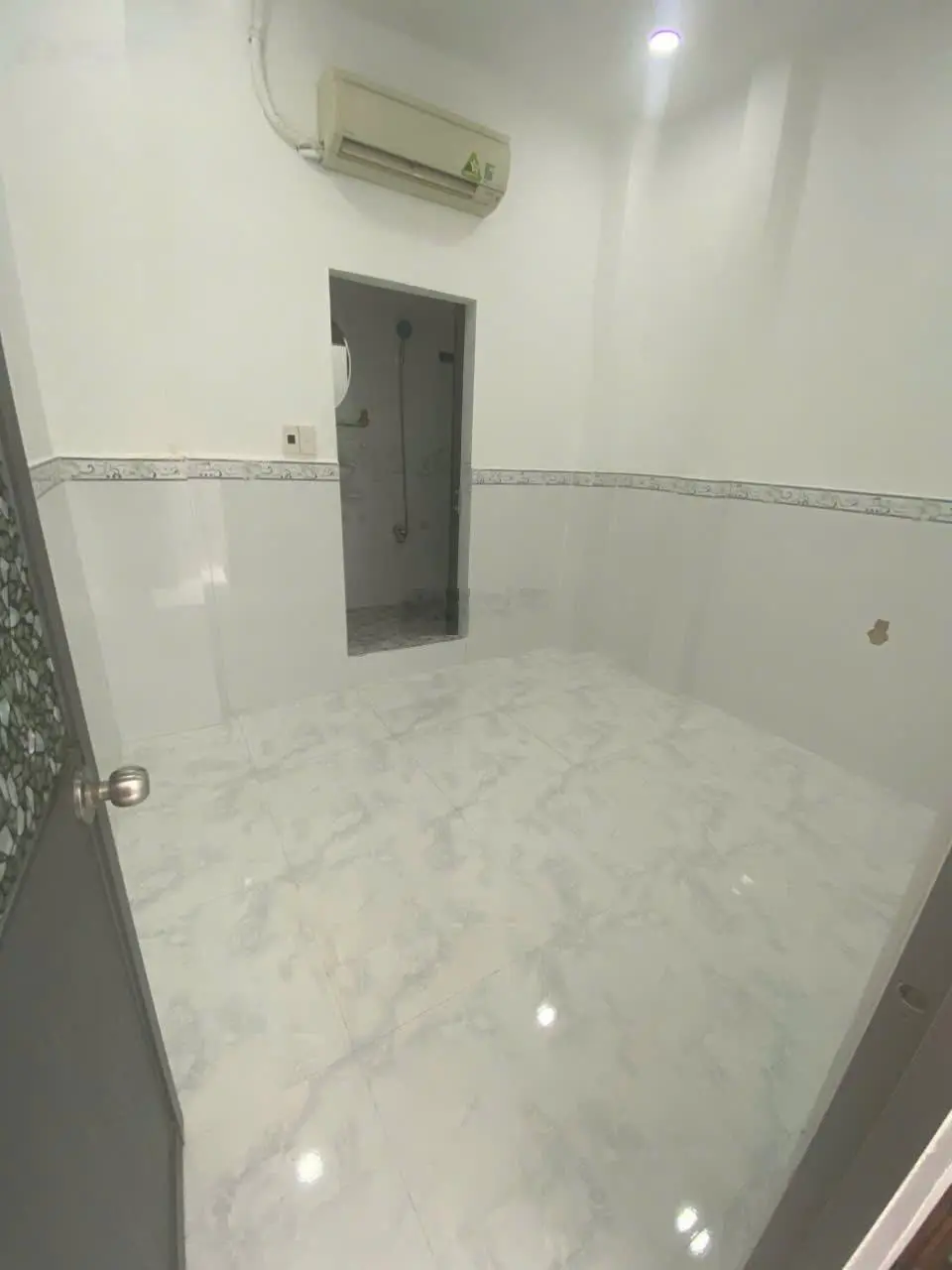 Bán nhà hẻm mới xây có sân để xe - nở hậu tài lộc - full nội thất ở đường Hưng Phú P9 Q8