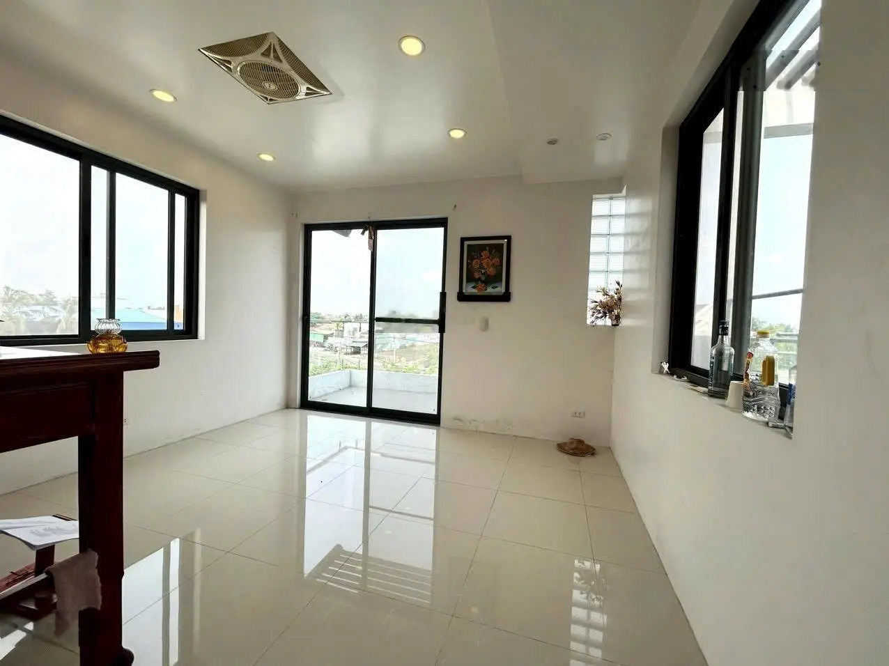 Cần bán gấp nhà trệt 2 lầu sân thượng mâm đúc có thể lên thêm lầu & 30 căn nhà trọ + quán cafe