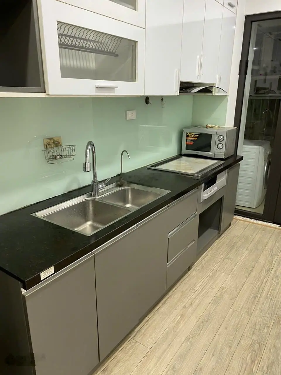 cần nhượng lại căn 3 ngủ 85,12m2 sổ đỏ chính chủ toà B1, B2 Hud2 Linh Đàm. Lh 0983 392 ***