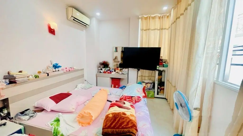 Cc Bán nhà 4 tầng, HXH, oto, Nguyễn Đình Chính, 71m2, 9tỷ TL