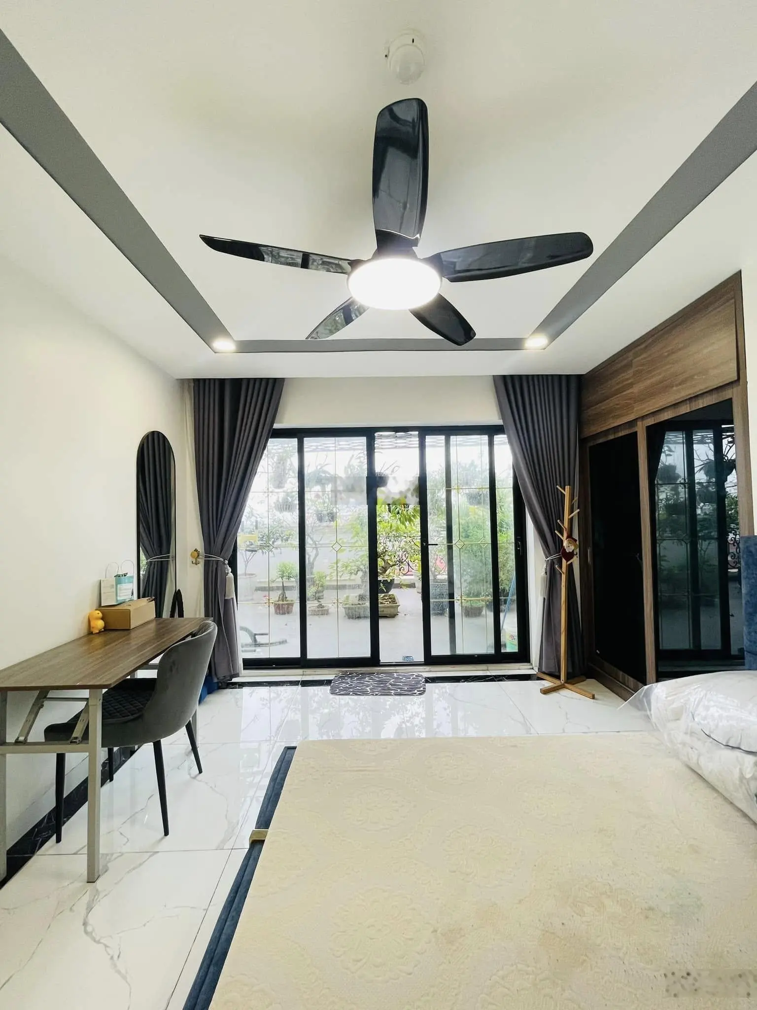 Chính chủ cần bán gấp tòa nhà căn hộ penthouse - 376 đường Bưởi doanh thu 400 triệu/tháng giá 93 tỷ