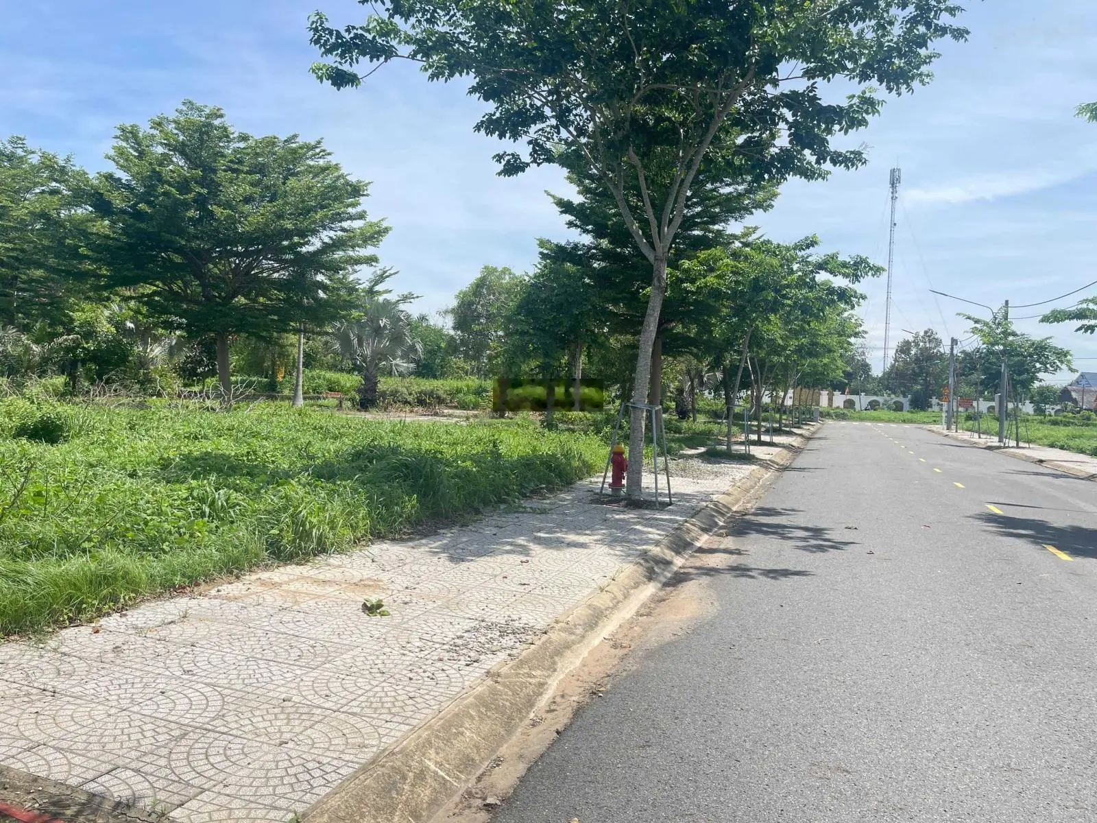 Cần tiền bán gấp nền 70m2 giá chỉ 660 triệu. Sổ sẳn công chứng ngay. LH em Tiên hỗ trợ 0907 206 ***