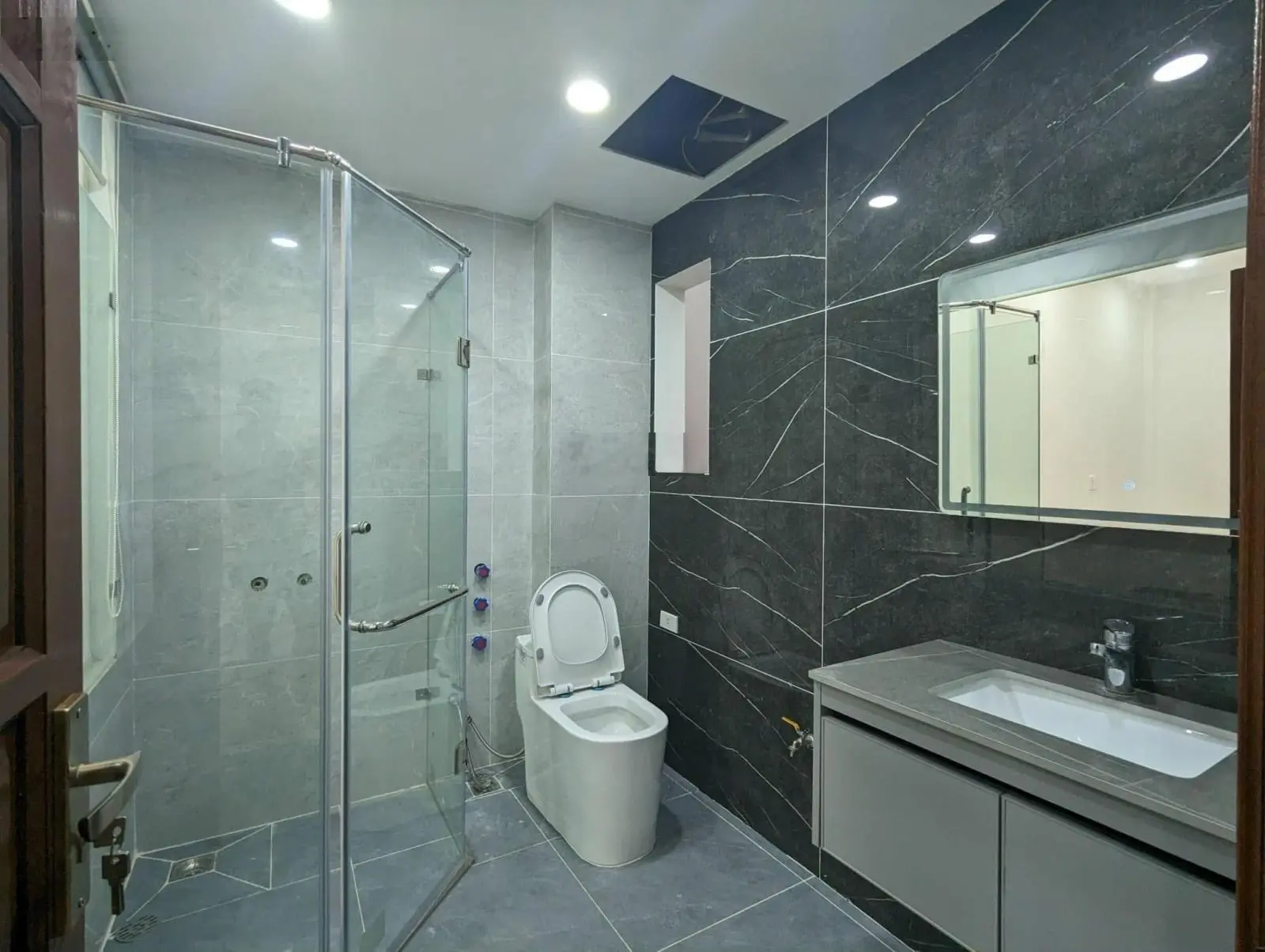 Phân lô Hoàng Văn Thái - ô tô tránh - 7 tầng, thang máy - 64m2 - kinh doanh