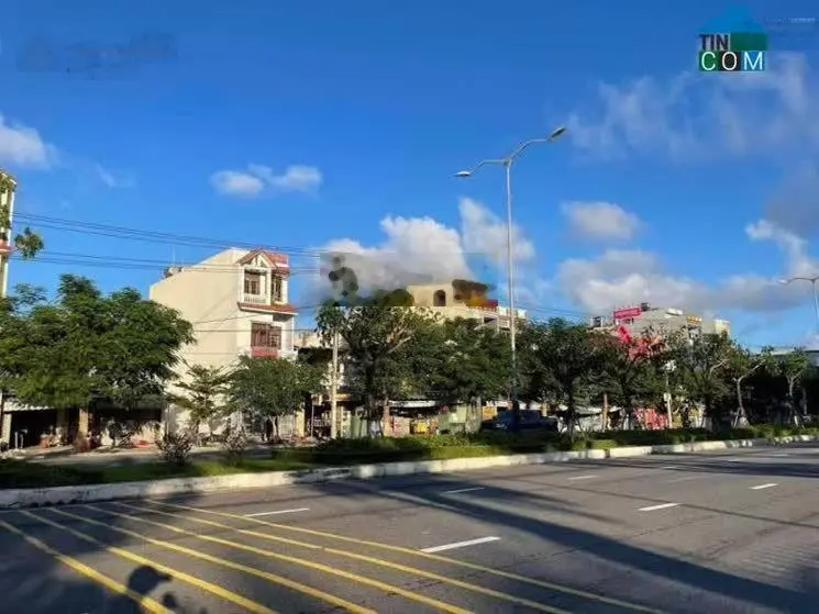 Chủ cần ra đi căn nhà 2 tầng mt lê văn hiến ,gần biển , buôn bán tấp nập.