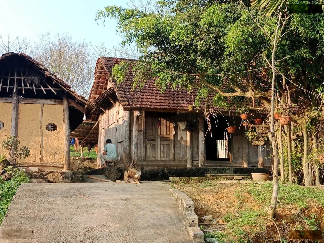 Đất 2 mặt tiền, view cao, có nhà sẵn ở, vườn cây ao cá, đất thị trấn, cách cao tốc vài trăm m