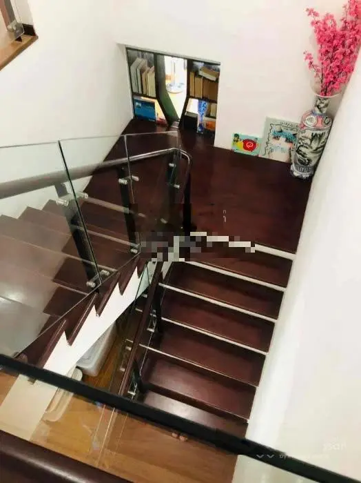 Bán căn hộ đường Tản Đà 164m2 (3PN 3WC). Giá 8 tỷ (có sổ). Trung tâm Quận 5