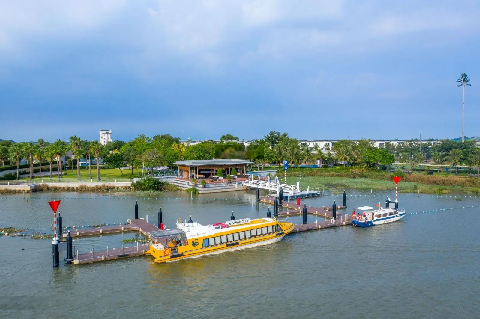 Chính chủ bán biệt thự song lập giá 9 tỷ tốt nhất SwanBay, vị trí rất đẹp gần cổng & clubhouse