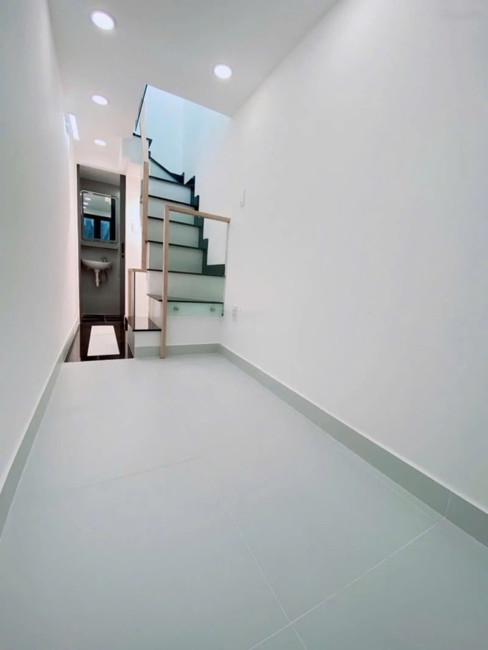 Bán nhà nhỏ phú nhuận dưới 2 tỷ huỳnh văn bánh dtsd 23m2 3 tầng hcđ