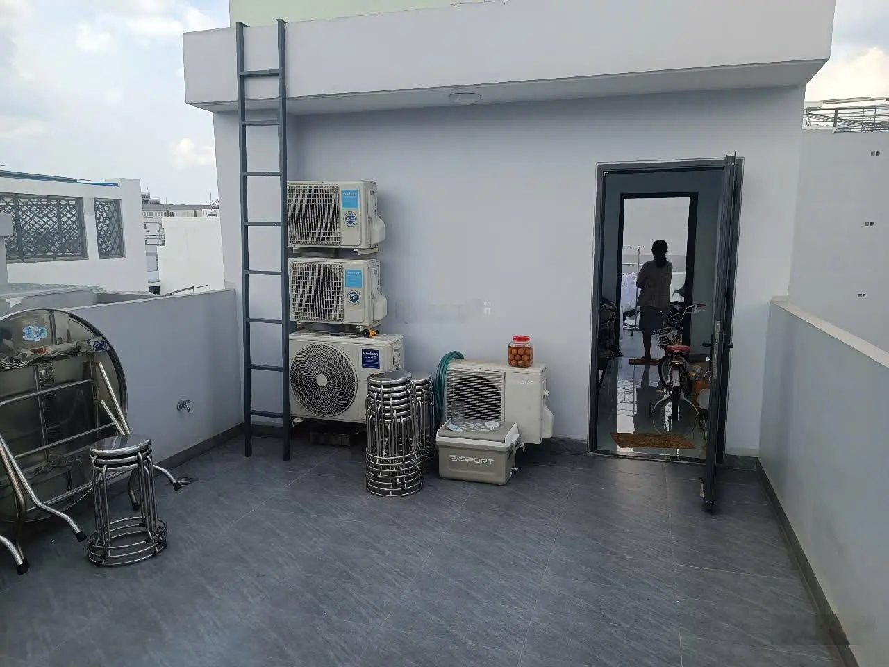 Bán nhà hẻm xe tải-4,2m x 17m-1 trệt+1 lững+3 lầu+sân thượng trước sau-dương quảng hàm p6 gò vấp