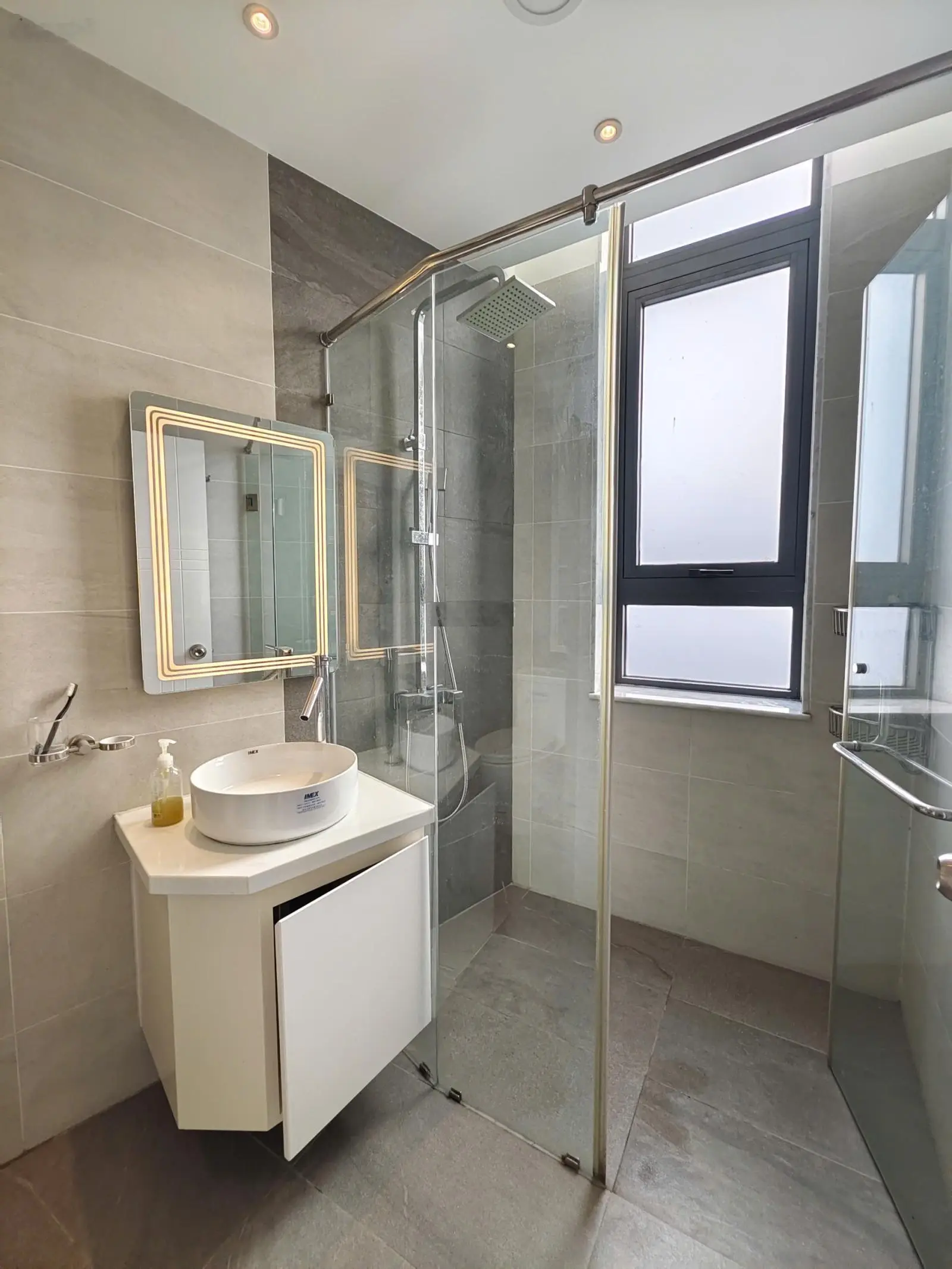 Nhà 74m2 - 6,6 tỷ, Nguyễn Kiệm P. 3, 4PN, 5WC, đầy đủ nội thất, đối diện bệnh viện 175