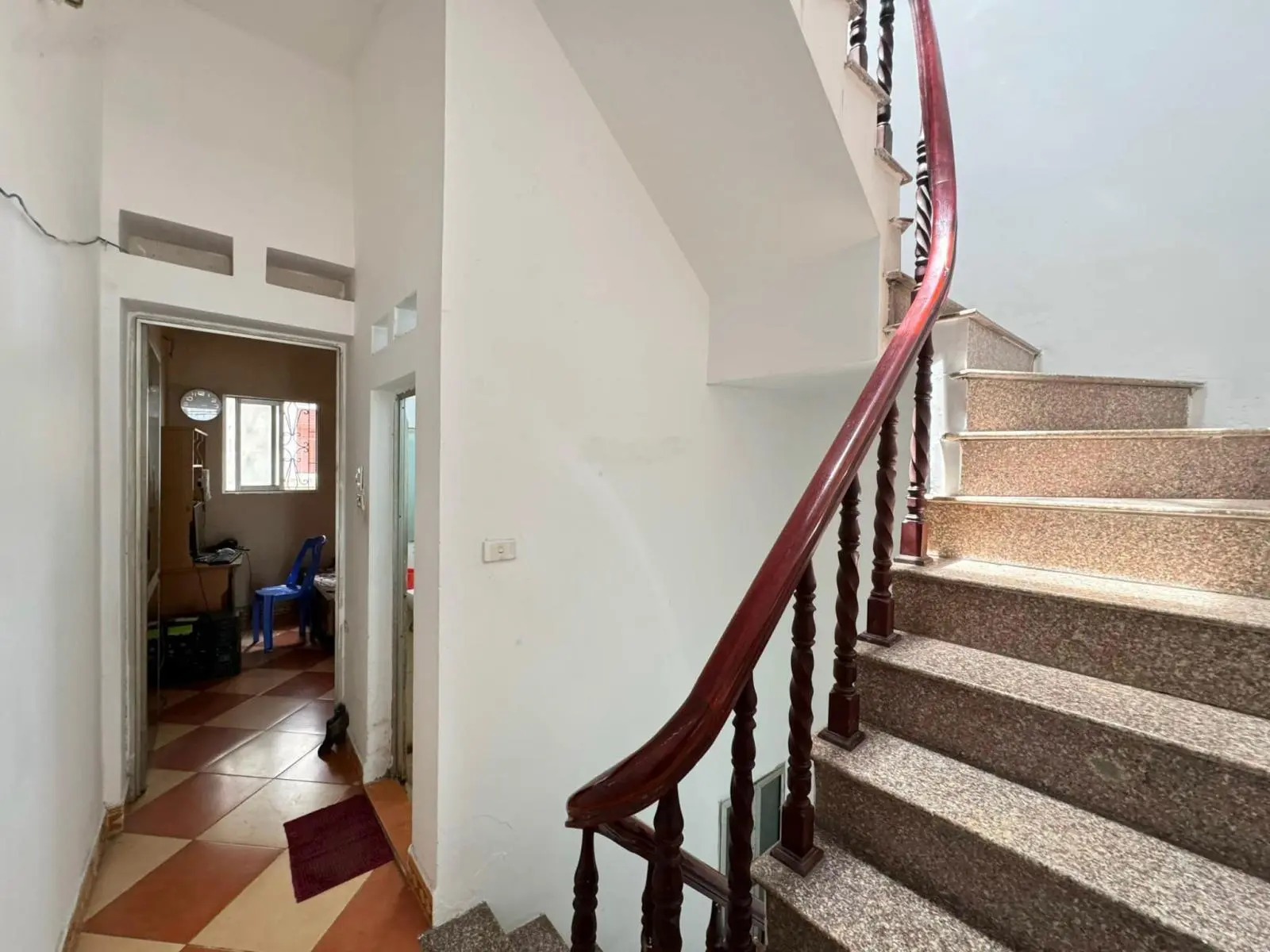 Nhà đẹp vị trí hiếm - ngõ thông ô tô - kinh doanh đỉnh - đối diện bãi xe - hoàng mai - đền lừ
