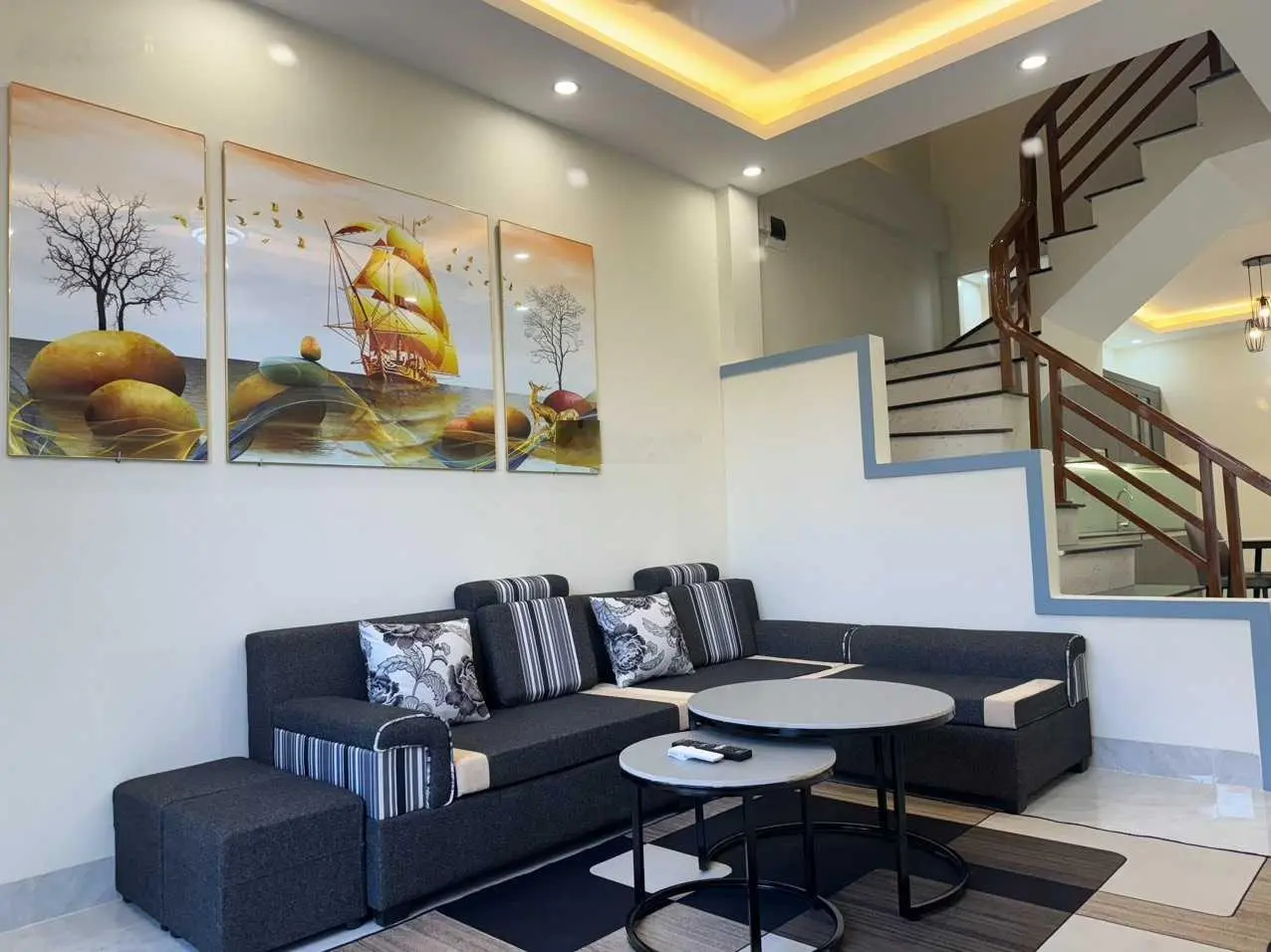Nhà mới đẹp, ô tô đỗ cửa, DT 52m2, 3 tầng. Giá chỉ 1,79 tỷ. Có TL, Trần Quang Khải, TP Ninh Bình