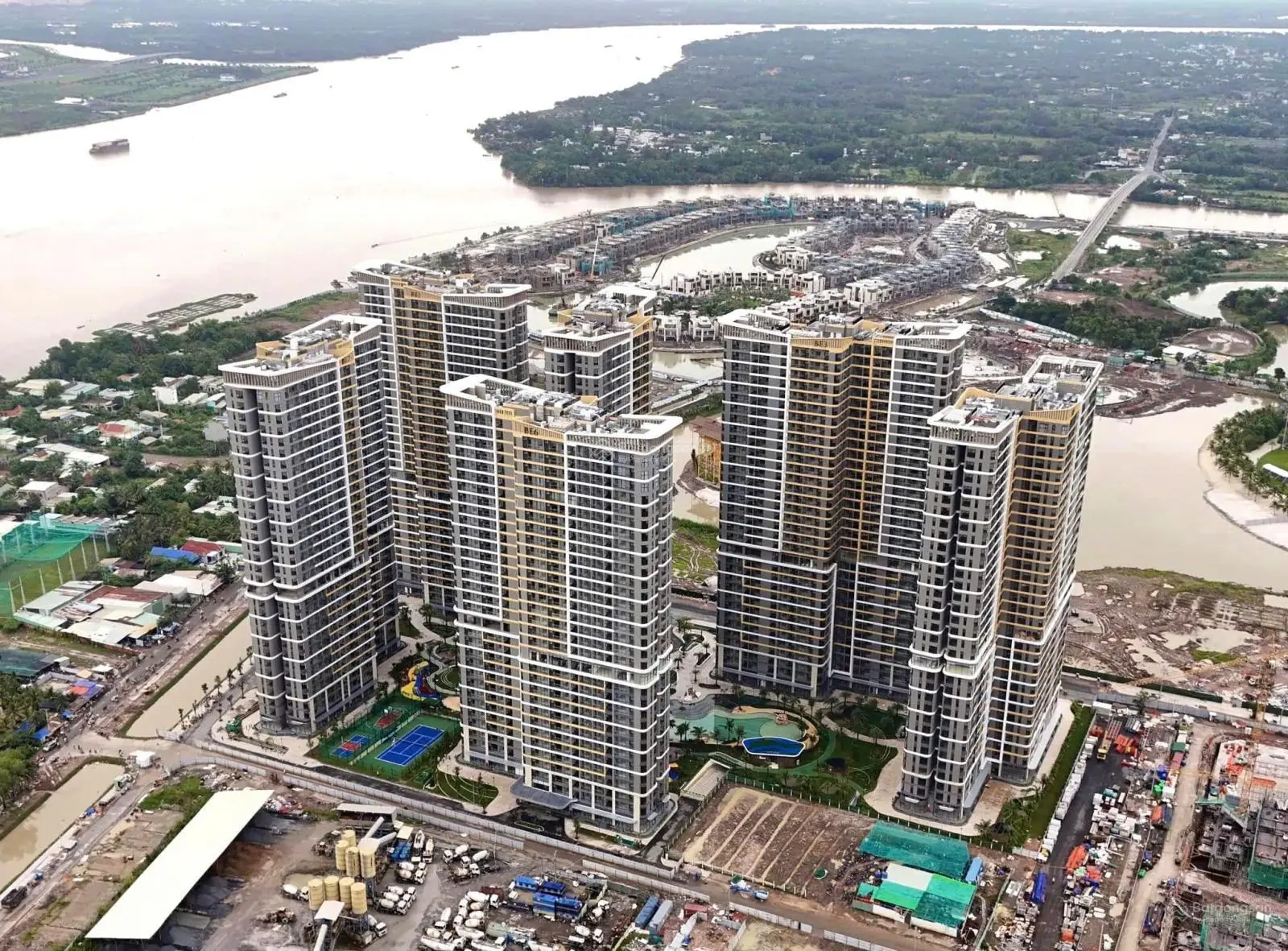 Bán căn góc 2PN+1 DT 63,3m2 view hồ bơi đẹp chỉ 2,750 tỷ đã có sổ hồng tặng full NT hỗ trợ vay 60%