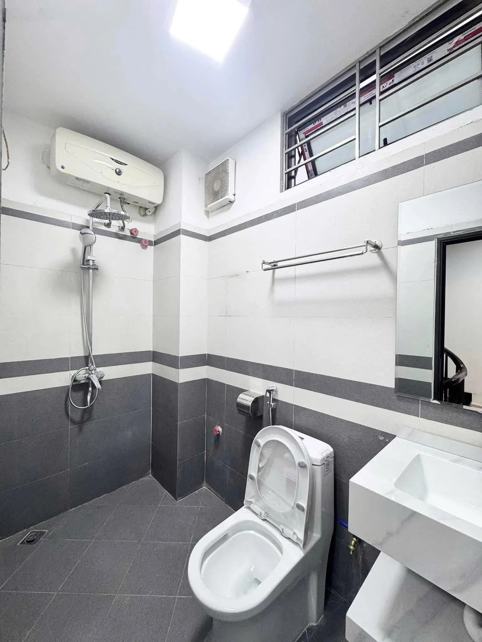 10.2 tỷ - 36m2 - lô góc - ô tô - ngõ thông - kdol - 20m ra phố - Trần Đại Nghĩa - HBT