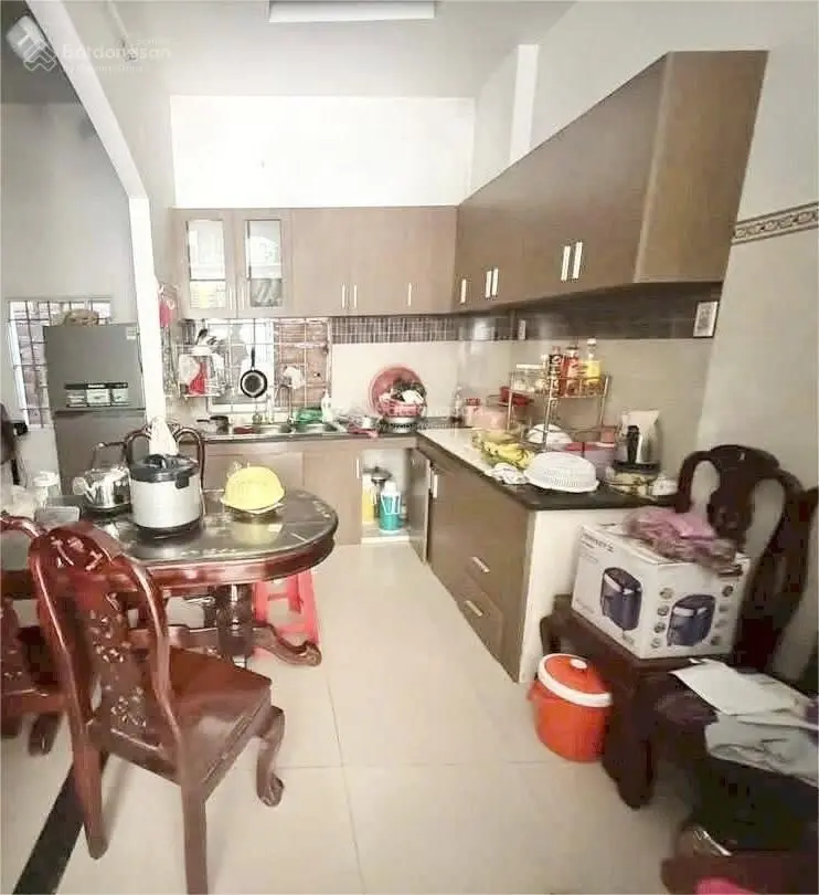 Nhà 1 trệt, 2 lầu, 95m2, mặt tiền đường 6m, siêu rẻ chỉ 2,4 tỷ, đường võ văn kiệt, p. Định hòa, TDM