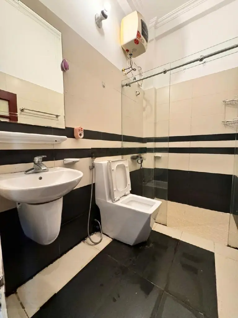 Bán gấp nhà Giáp Nhất- Thanh Xuân, căn góc 3 thoáng, ôtô, kinh doanh dt 60m, 4tầng, mt 4m, 11.5 tỷ.