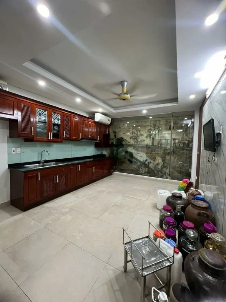 Bán nhà phố Nguyễn Văn Huyên, Gara, 2 thoáng, 70m2, MT4m 19.8 tỷ