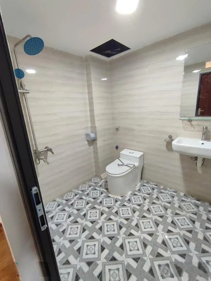 Bán căn 65m2, 4 tầng thiết kế cực đẹp. Ở luôn. Có sân riêng rộng 5m. Gần trục đường chính Đại Thành