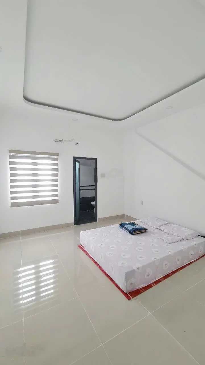 Bán nhà 5 tầng mới có thang máy mặt tiền đường Lê Thành Phương
