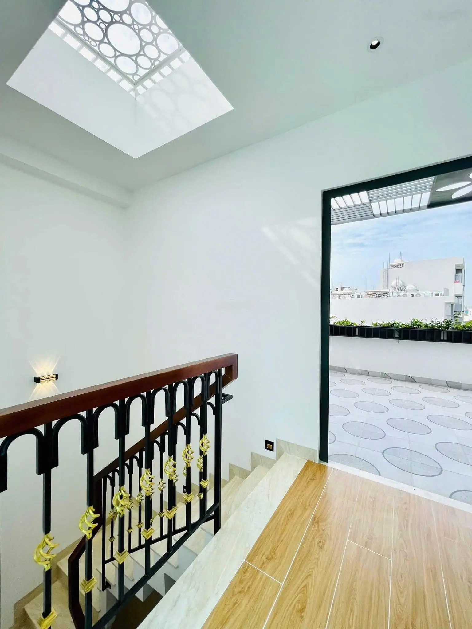 Cần tiền, bán gấp, nhà Quận 2 Nguyễn Văn Kỉnh, 60m2 (4PN 5WC), Hẻm 5m, SHR, Chuẩn Pháp Lí