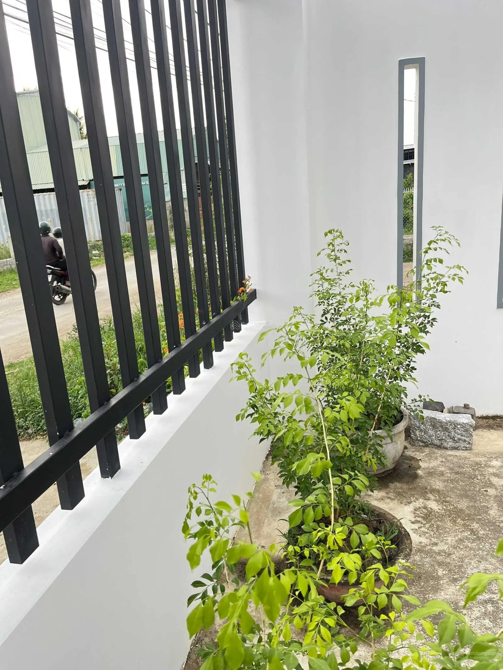 Cần bán gấp nhà 3 tầng mặt đường HL46 Vĩnh Trung - TP. Nha Trang ngang hơn 8m (giá tốt)