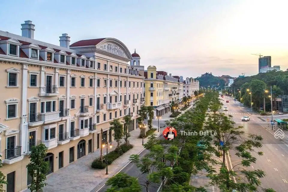 Chính chủ ở xa, cần bán khách sạn 120m2 16 Phòng ở trung tâm bãi cháy thành phố ha Long quảng ninh