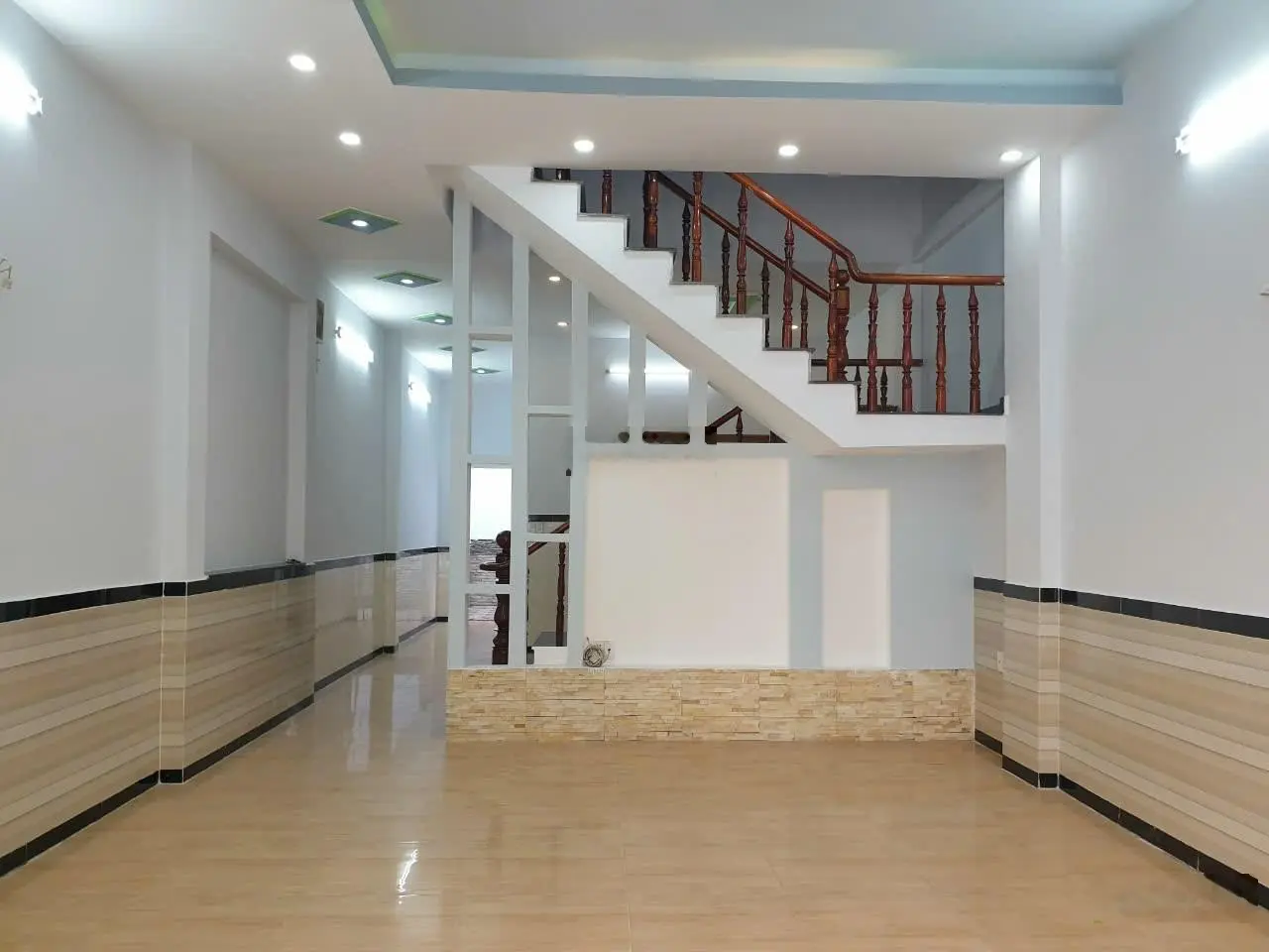 Nhà 1 lầu 4PN , DT : 5 x 19m gần chợ đại hải , đường nhựa xe tải vào tới nhà