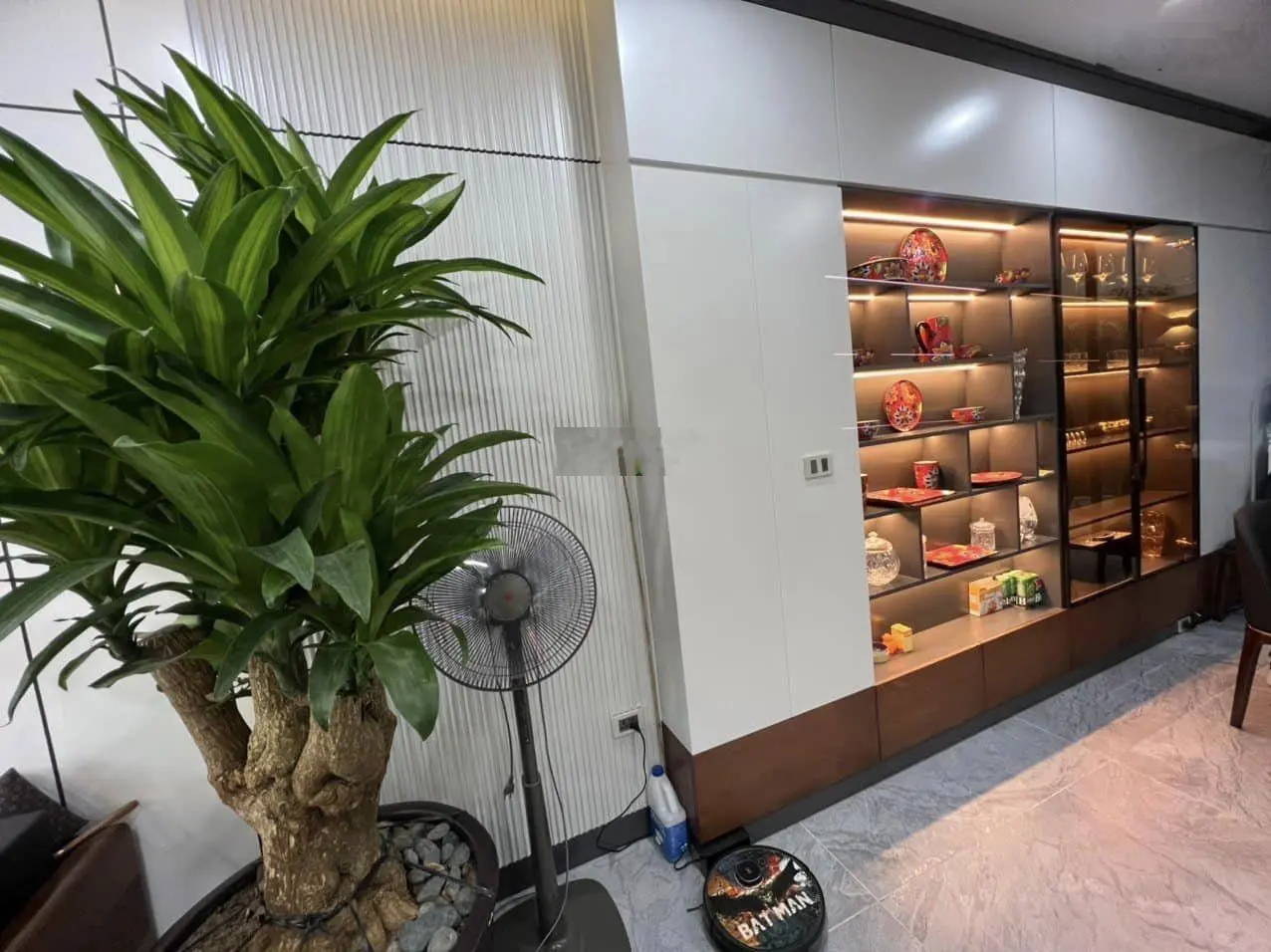 Quá ngon! phân lô phố VIP KV Hoàng Cầu, ô tô, 3 bước ra hồ, 40m*5 tầng giá chỉ 12 tỷ