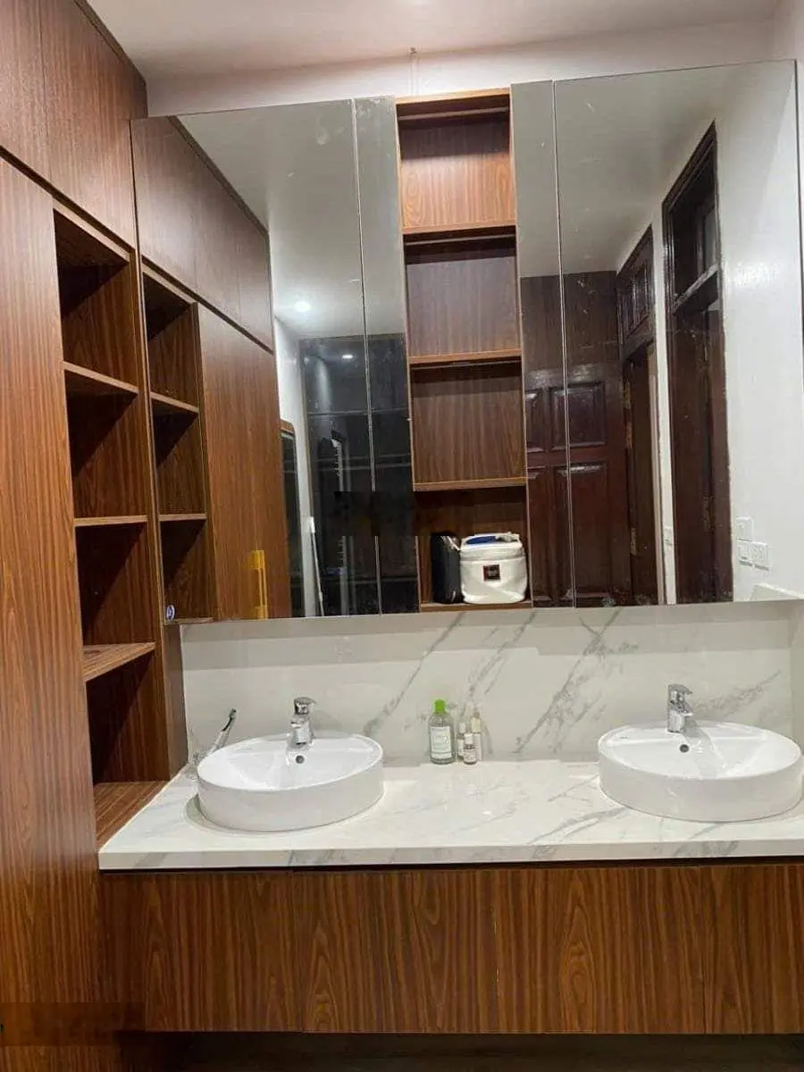 PHÂN LÔ ,VỊ TRÍ ĐỈNH NHẤT Lạc Long Quân 55m nhà 5 tầng Mt 5.1 giá mềm 14.5 tỷ