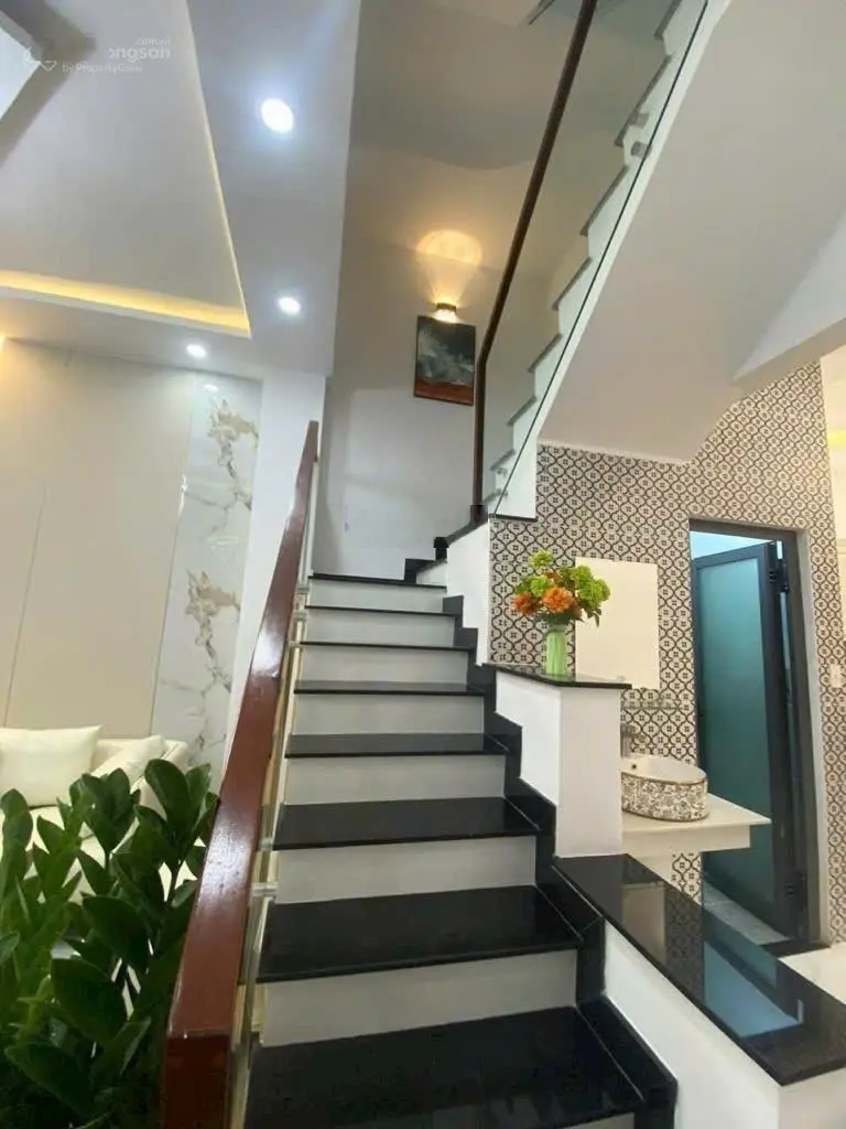Nhà ngộp đường Vĩnh Viễn-P4-Q10 Giá 5tỷ3/76m2(5,5x15m) Đang cho Thuể 60tr/Tháng