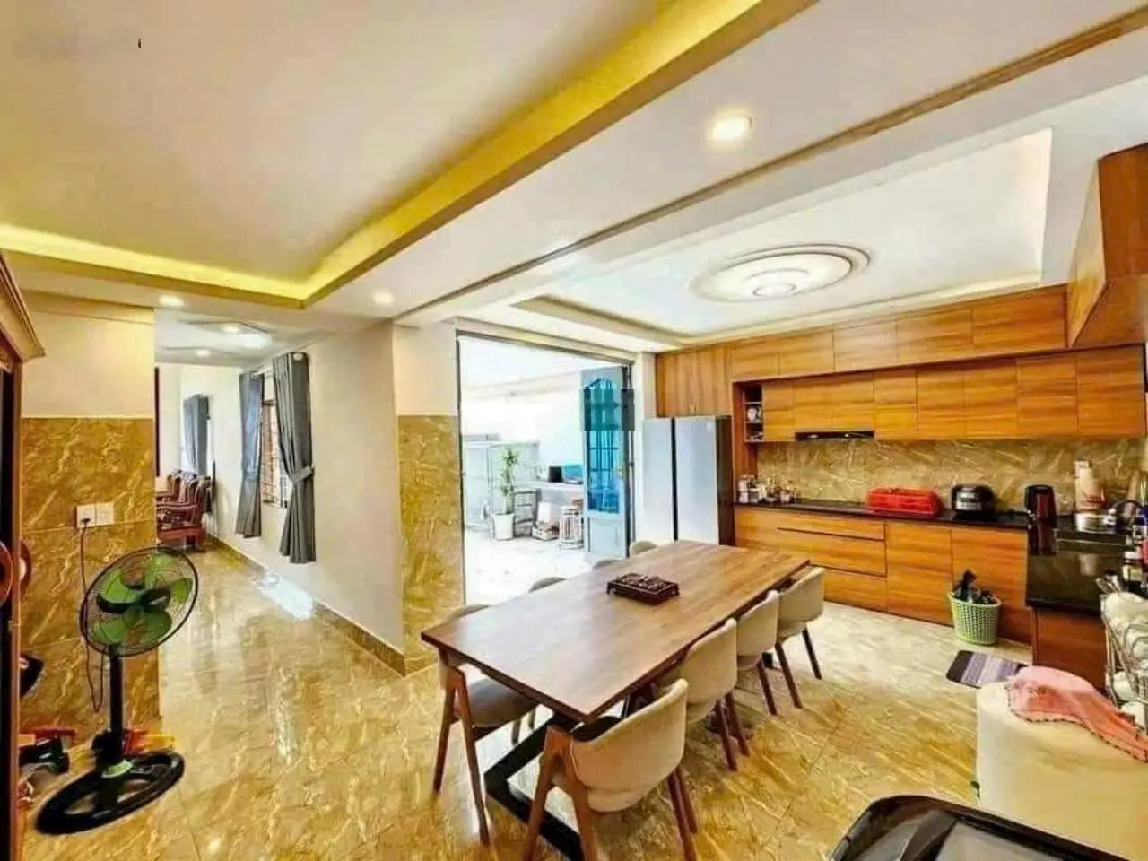 Cần bán căn nhà vườn mái thái sổ riêng ngay ngã tư Nguyễn Khuyến giá rẻ 8x17m. Nhà mới bao đẹp