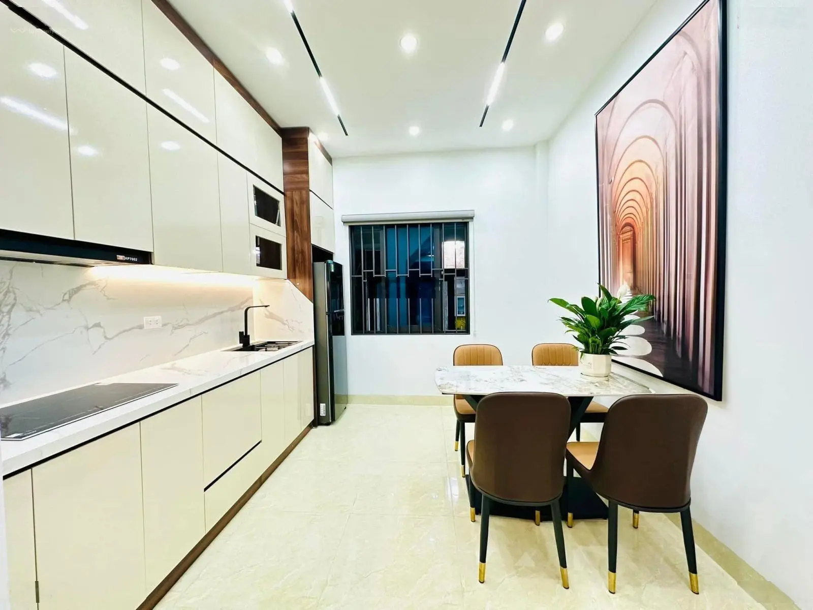 Đường Láng. Nhà đẹp, thoáng, ngõ thông, 15m ra ô tô tránh, 50m ra phố