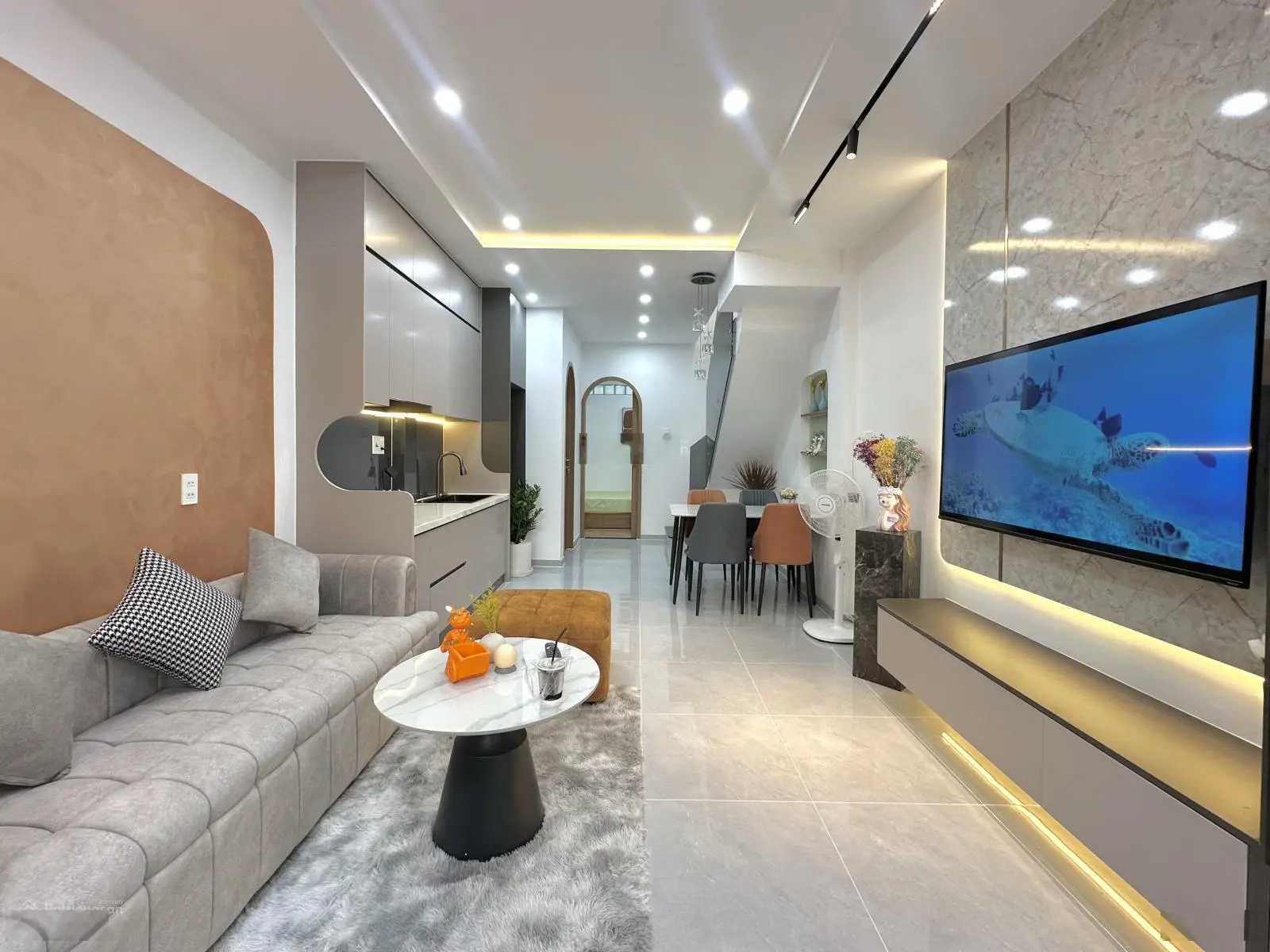 Hẻm xe hơi tới cửa, một sẹc, Phan Xích Long, 7,5 tỷ, 40m2, Nhà mới, Đầy đủ nội thất