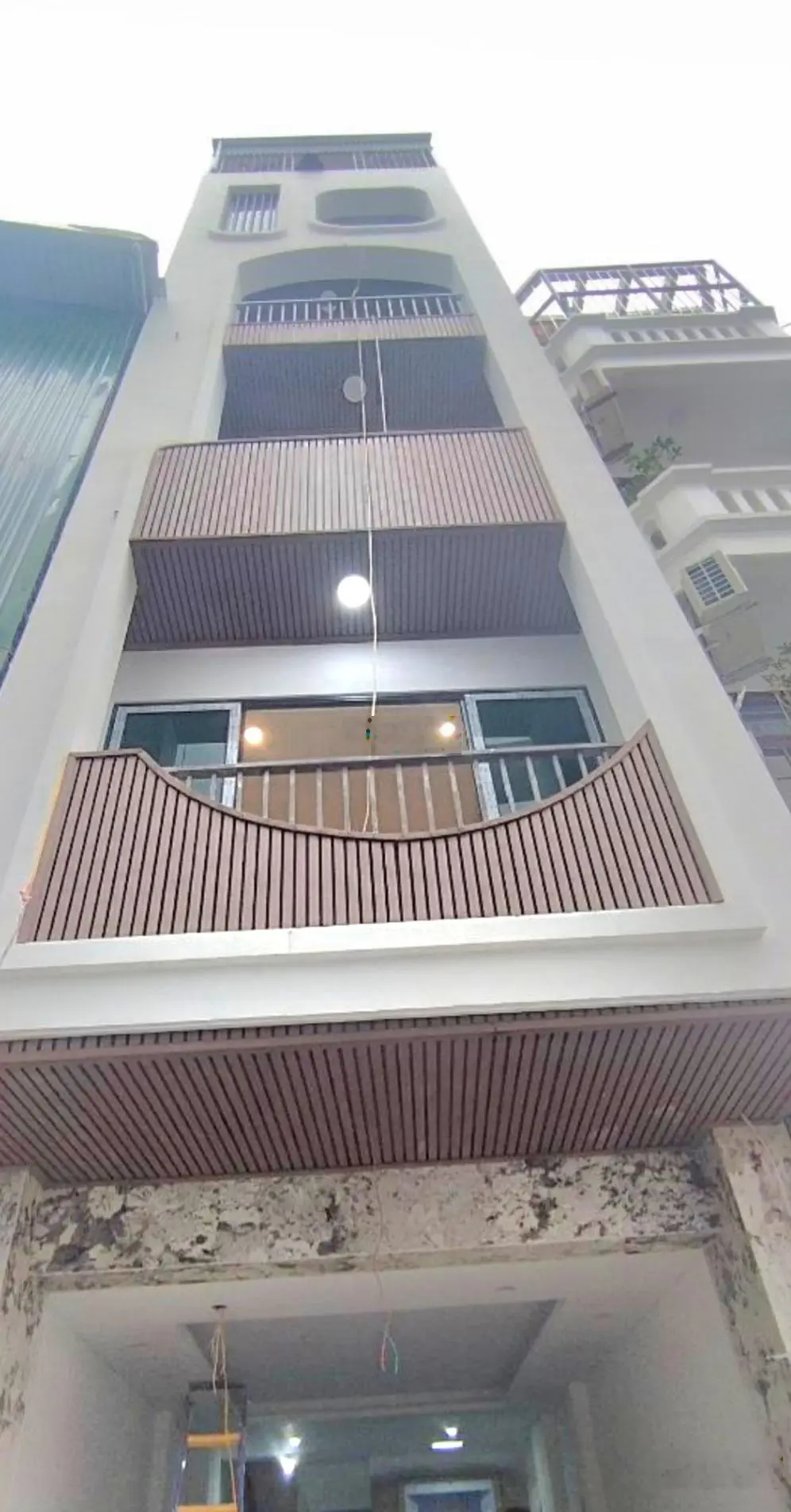 Bán nhà Cầu Giấy Nguyễn Văn Huyên 18.3 tỷ 46m2 x 7 tầng thang máy Gara oto