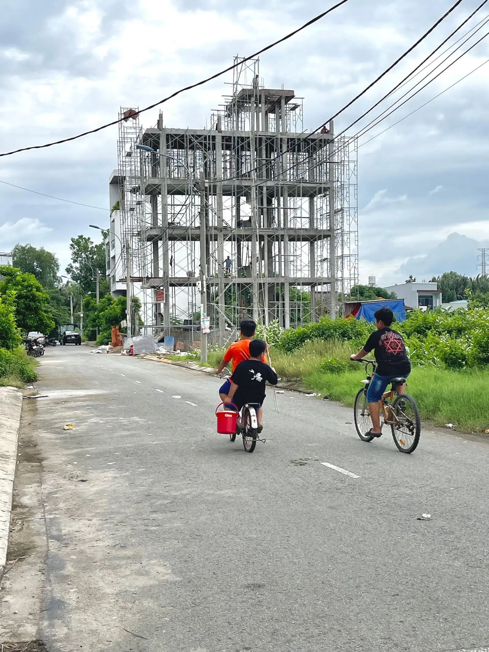Bán 2 lô đất siêu đẹp đường 30m KDC Rio Centro đường Gò Cát, Phú Hữu, Q9, được xây 5 tầng