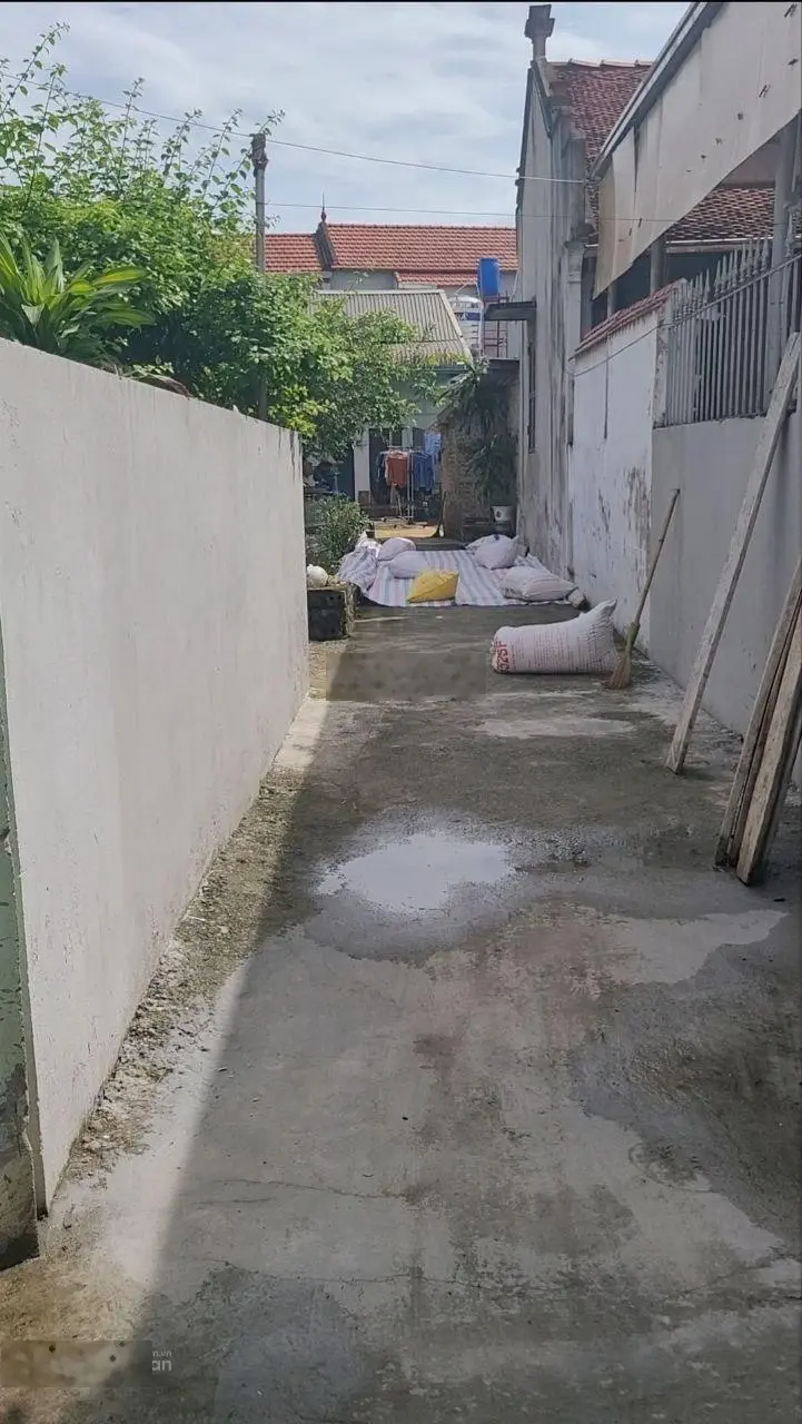 Bán lô góc 50m2 đất TT Chúc Sơn - giá 1,1 tỷ