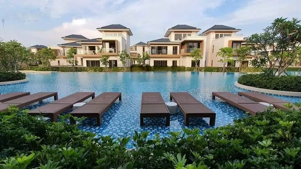 Bán Căn Góc Nhà Phố Zone 8, đường chính 50m, 2 mặt tiền, 210m2 - 67 triệu/m2