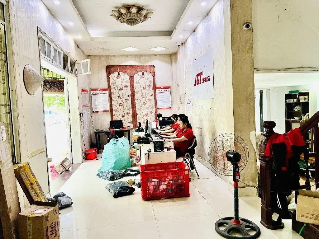 Biệt thự NGUYỄN HOÀNG DT 155m, 5 tầng, vài bước ra phố Trước nhà 5 ô tô đỗ