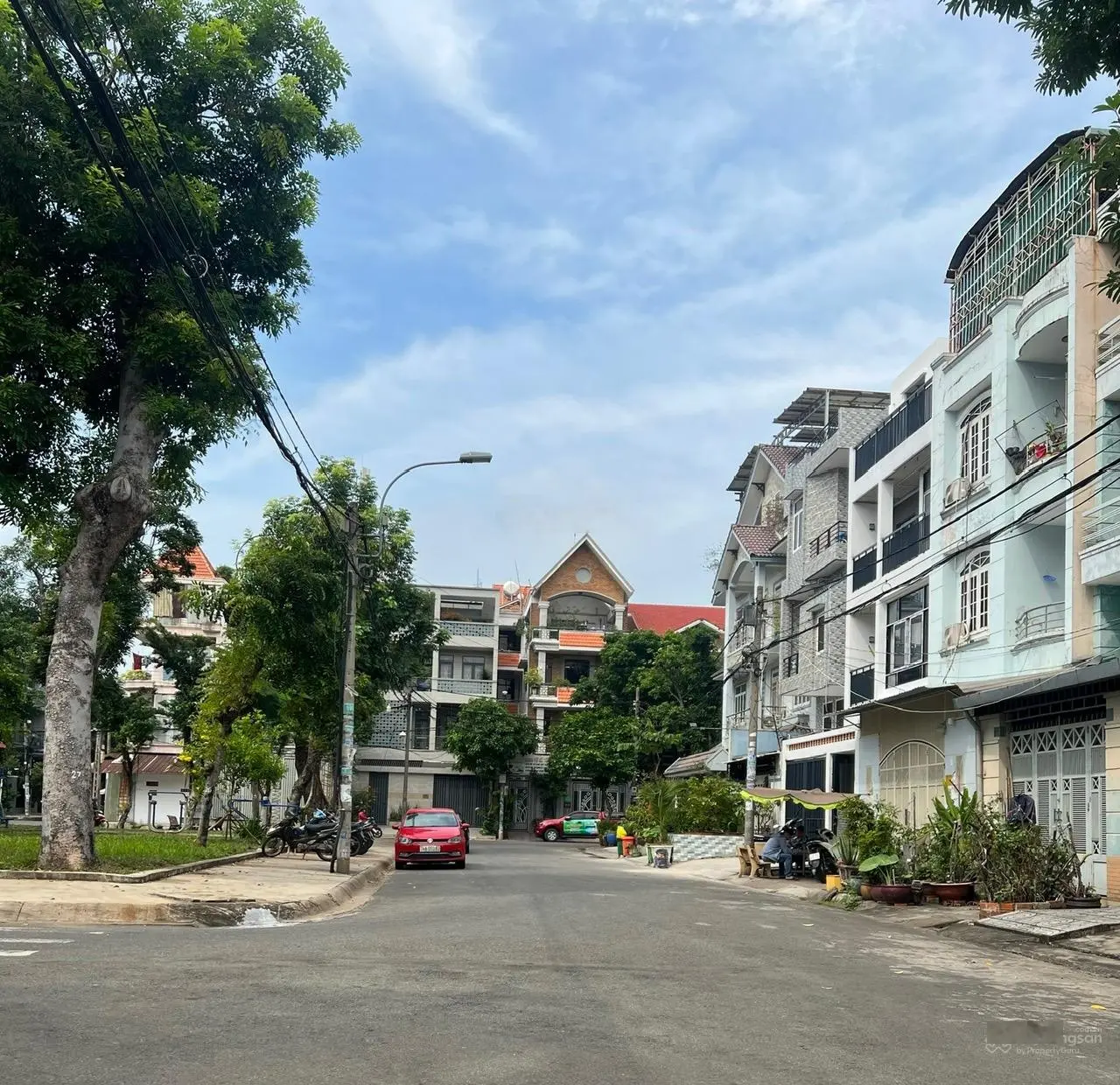Mặt tiền đường 12m- khu phân lô Tên Lửa- 100m2- 5x20- 4pn- 4 tầng- nội thất xịn sò- ở và kinh doanh