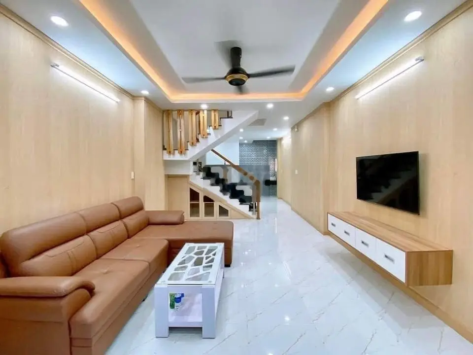 Nhà đẹp như Ngọc Trinh mua vào ở liền Nguyễn Ảnh Thủ Q12 3 tầng SHR
