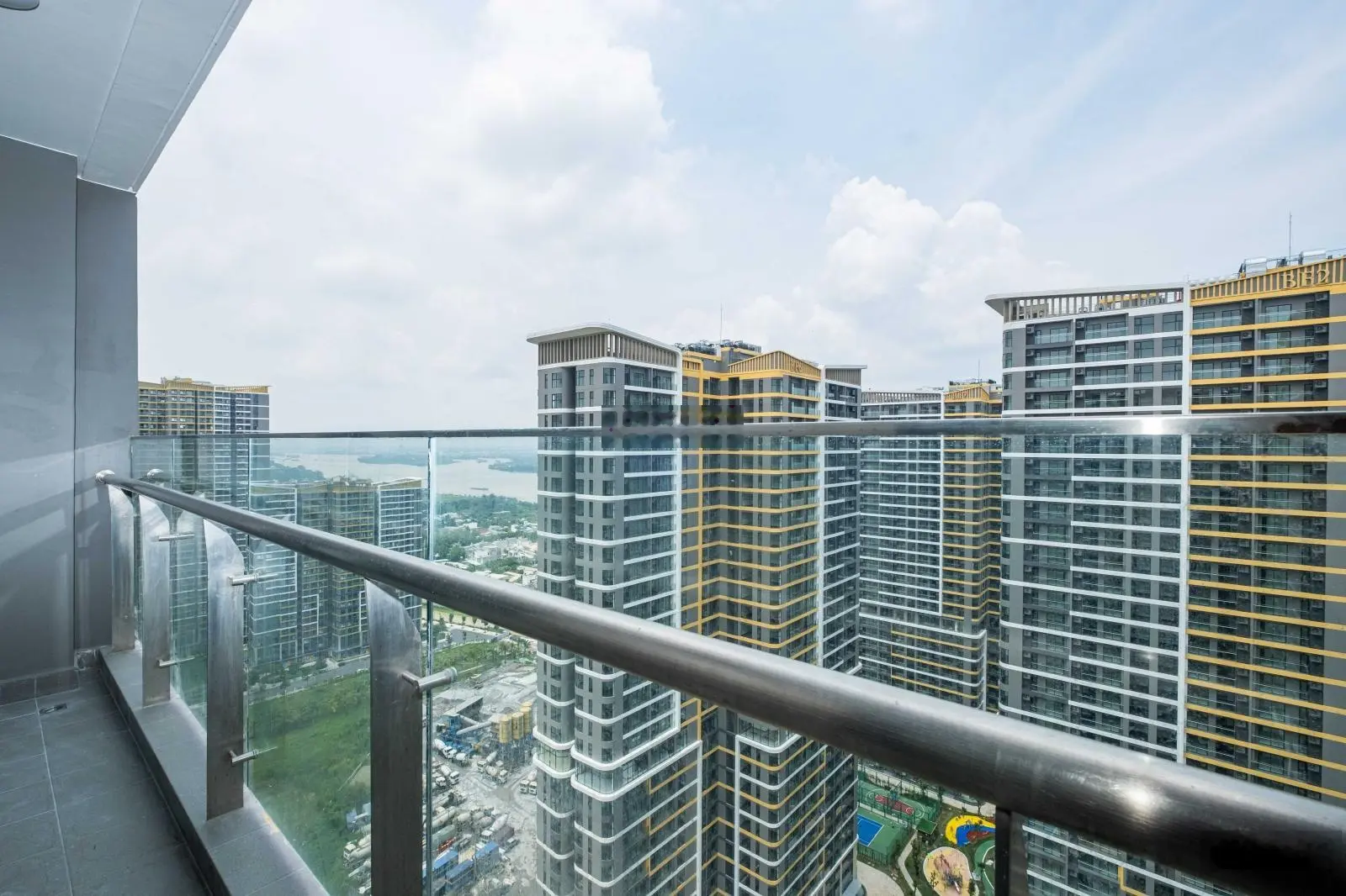 Căn góc 2PN rẻ nhất phân khu The Beverly, bàn giao full thiết bị, view sông cực đẹp, lh 0936 785 ***