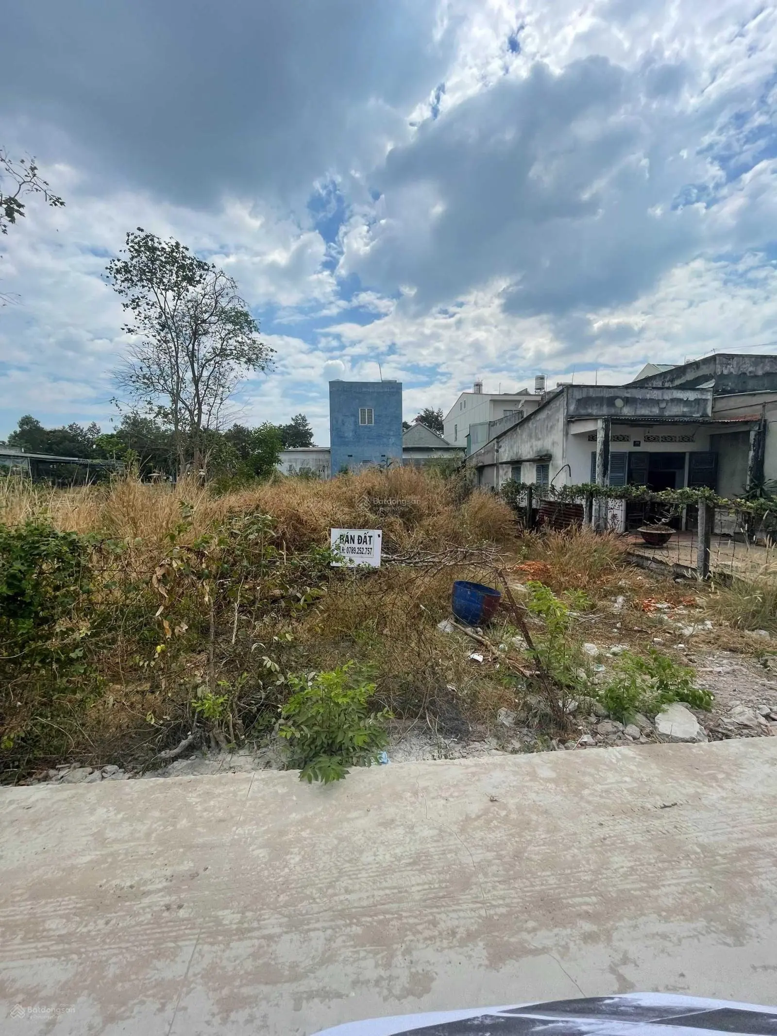 Bán đất KP5, Phường 3, Thành phố Tây Ninh. DT: 11x35m. Full thổ cư. Đường bê tông 3m. Giá 2,95 tỷ