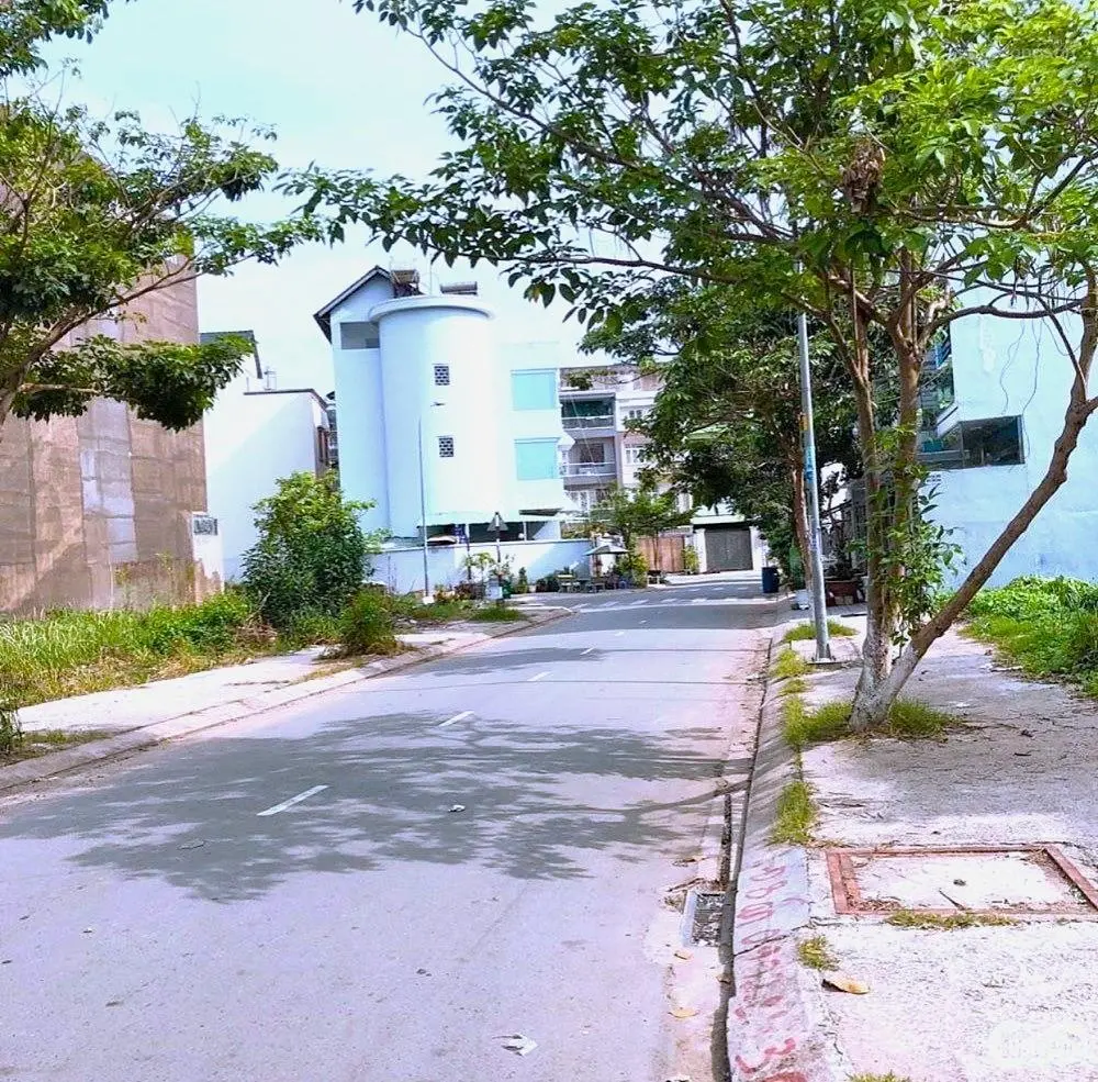 Bán lô đất ngộp 100m2 đường Lê Thị Hà gần Bệnh viện đa khoa Hóc Môn SHR