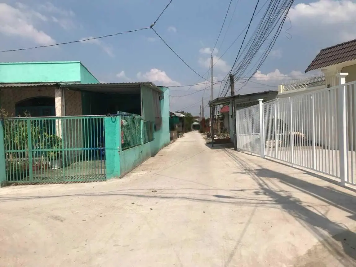 Cần bán 332m2 đất thổ cư mặt tiền đường đan xe ben gần chợ Đức Hoà, Long An