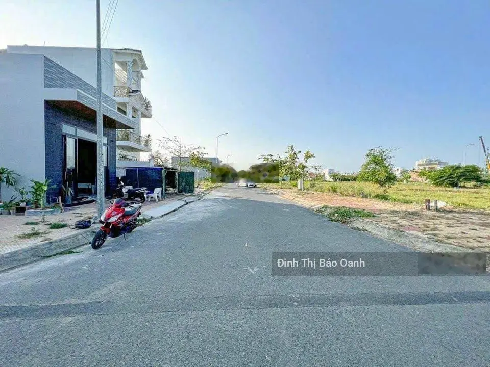 Cần bán gấp đất Đ. Hùng Vương, P7, Bến Tre gần THCS Mỹ Hòa, 120m2/550tr view sông, thổ cư 100%, SHR