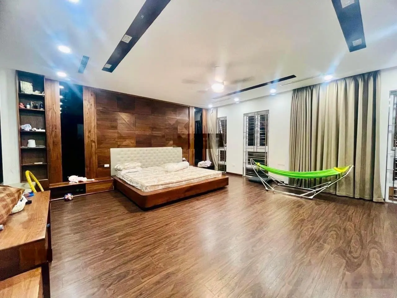 Giảm chào 500tr ! Phân lô Trần Quốc Hoàn! Ô tô tránh, nhà mới, ở ngay, gara, văn phòng, 62m2*5T
