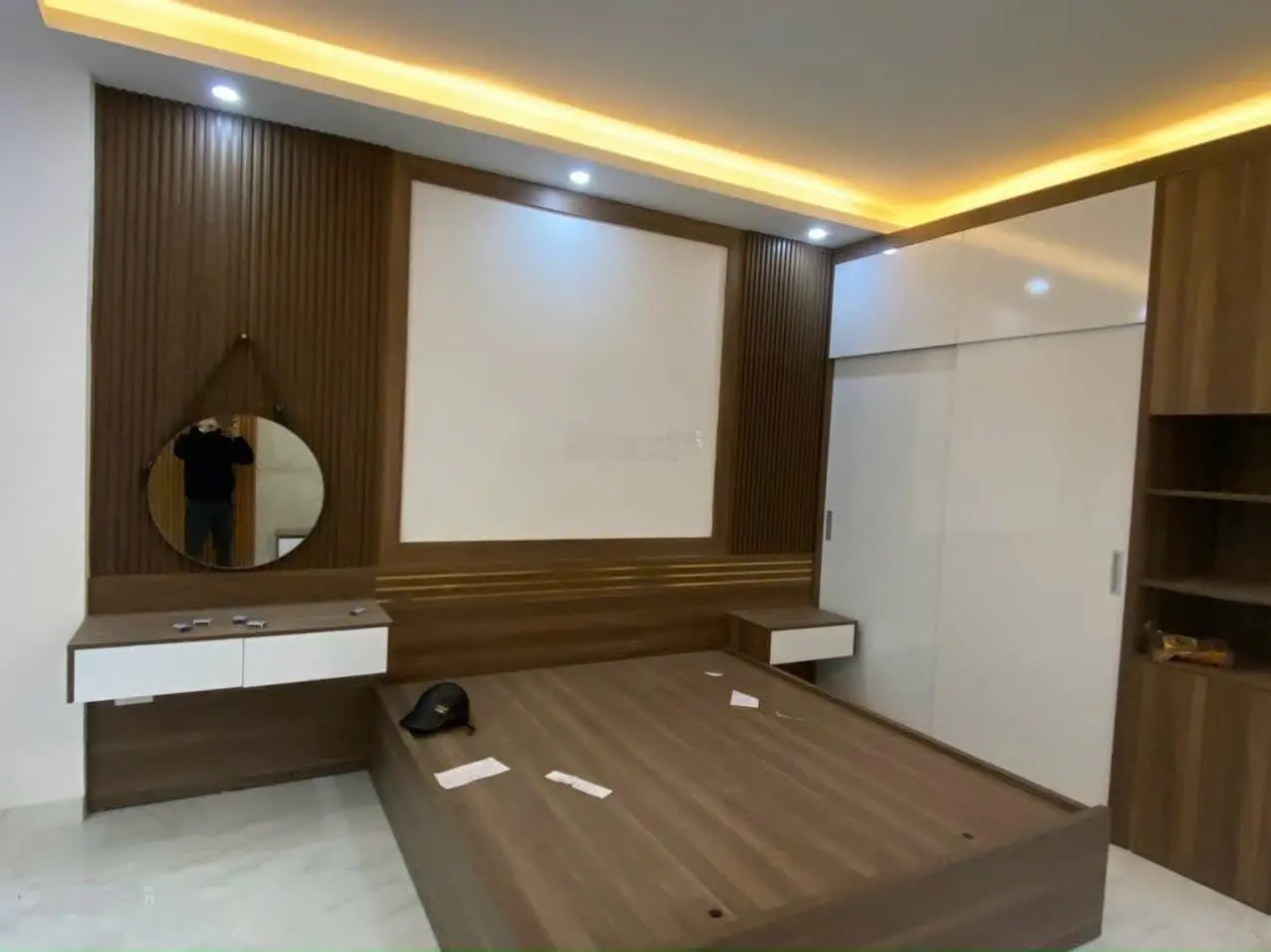 Nhà đẹp mới tinh,đường oto vào thoải mái ,gần trường học các cấp và ủy ban xã.dt 43m