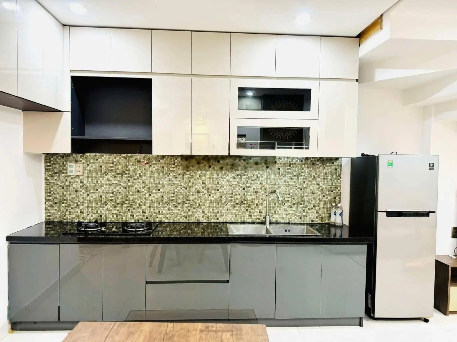 Bán nhà 3 tầng khu dân trí cao, đầy đủ công năng, nhà đẹp y hình, full nội thất, có bớt